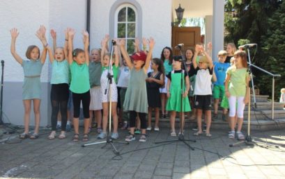 Konzert vom Kinderchor der Grundschule beim Sommerfest der ev. Kirche in Kißlegg am Sonntag, 25. Juni 2023