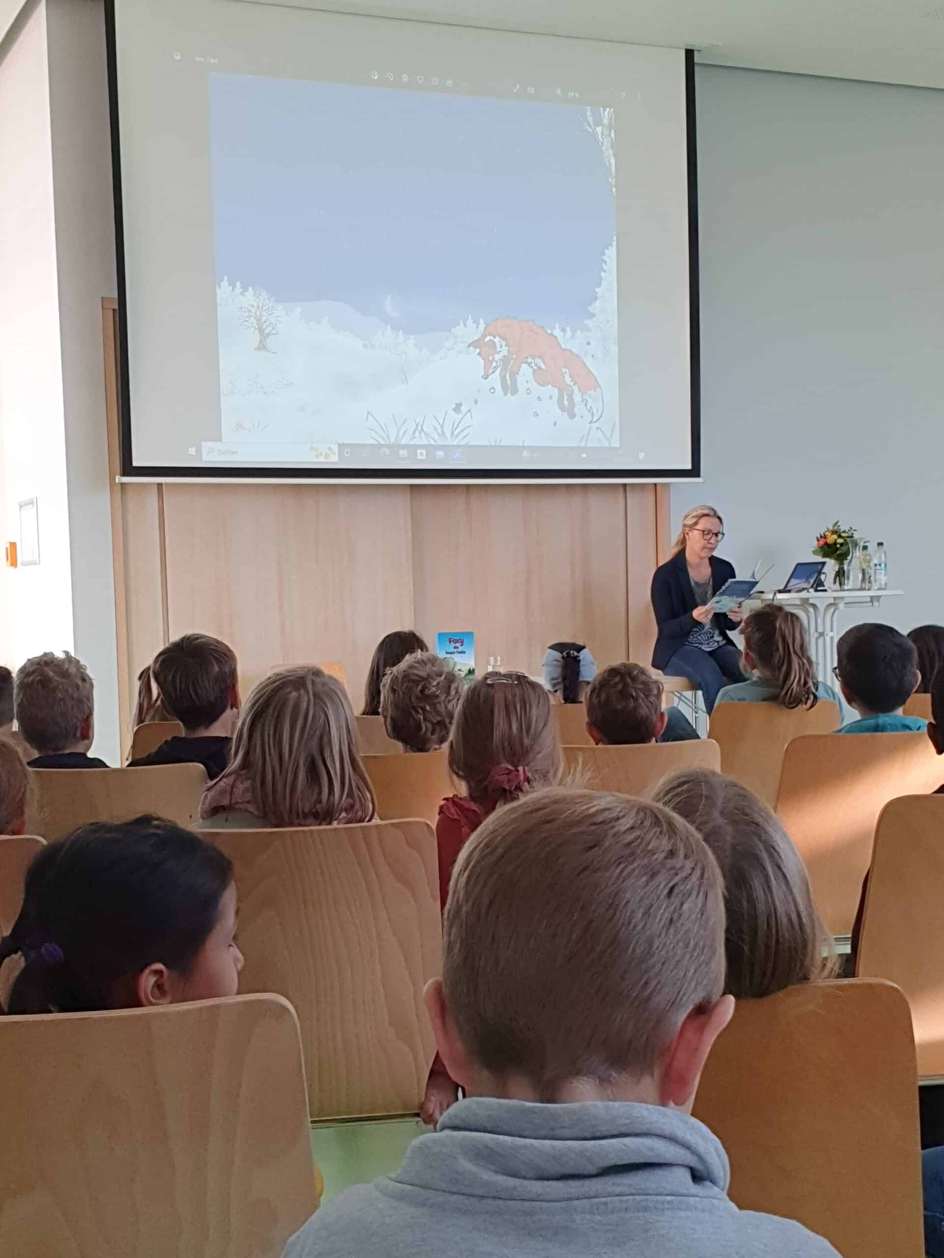 Erfolgreicher Frederick- Tag mit „Foxy der bunte Fuchs“ und „Foxy und der Schnee“ Erfolgreicher Frederick- Tag mit „Foxy der bunte Fuchs“ und „Foxy und der Schnee“