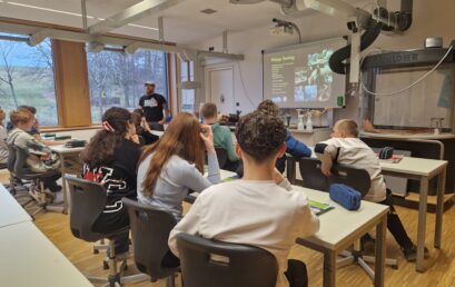 Philipp Sontag zu Besuch im Biologieunterricht an der WRS