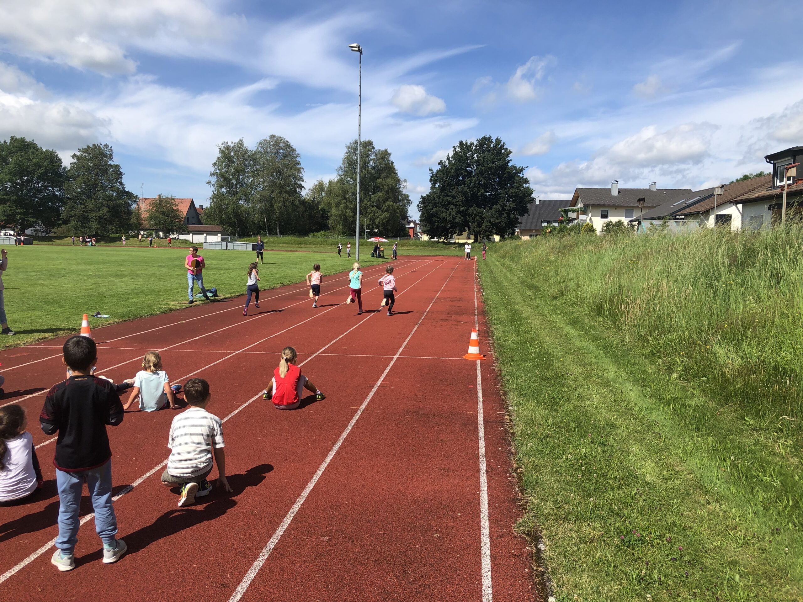 Erfolgreiche Bundesjugendspiele bei uns an der Grundschule