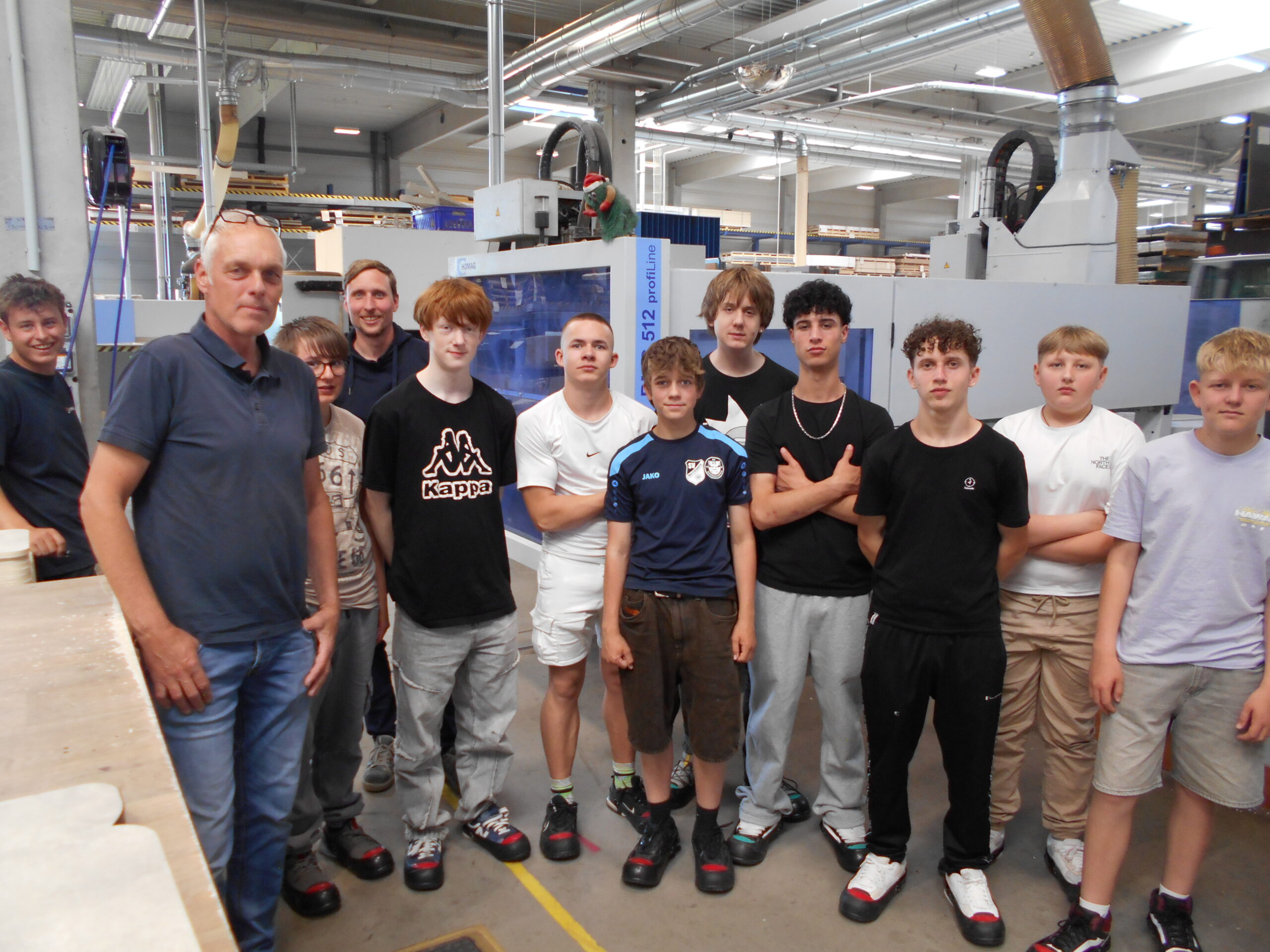 Betriebsbesichtigung der Technikgruppe Klasse 8 Betriebsbesichtigung der Technikgruppe Klasse 8