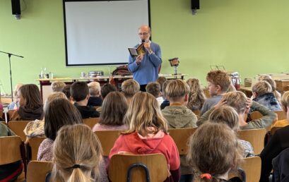 Frederick Tag bei unseren Dritt- und Viertklässlern – Ein spannender Vormittag mit Klaus Schuker