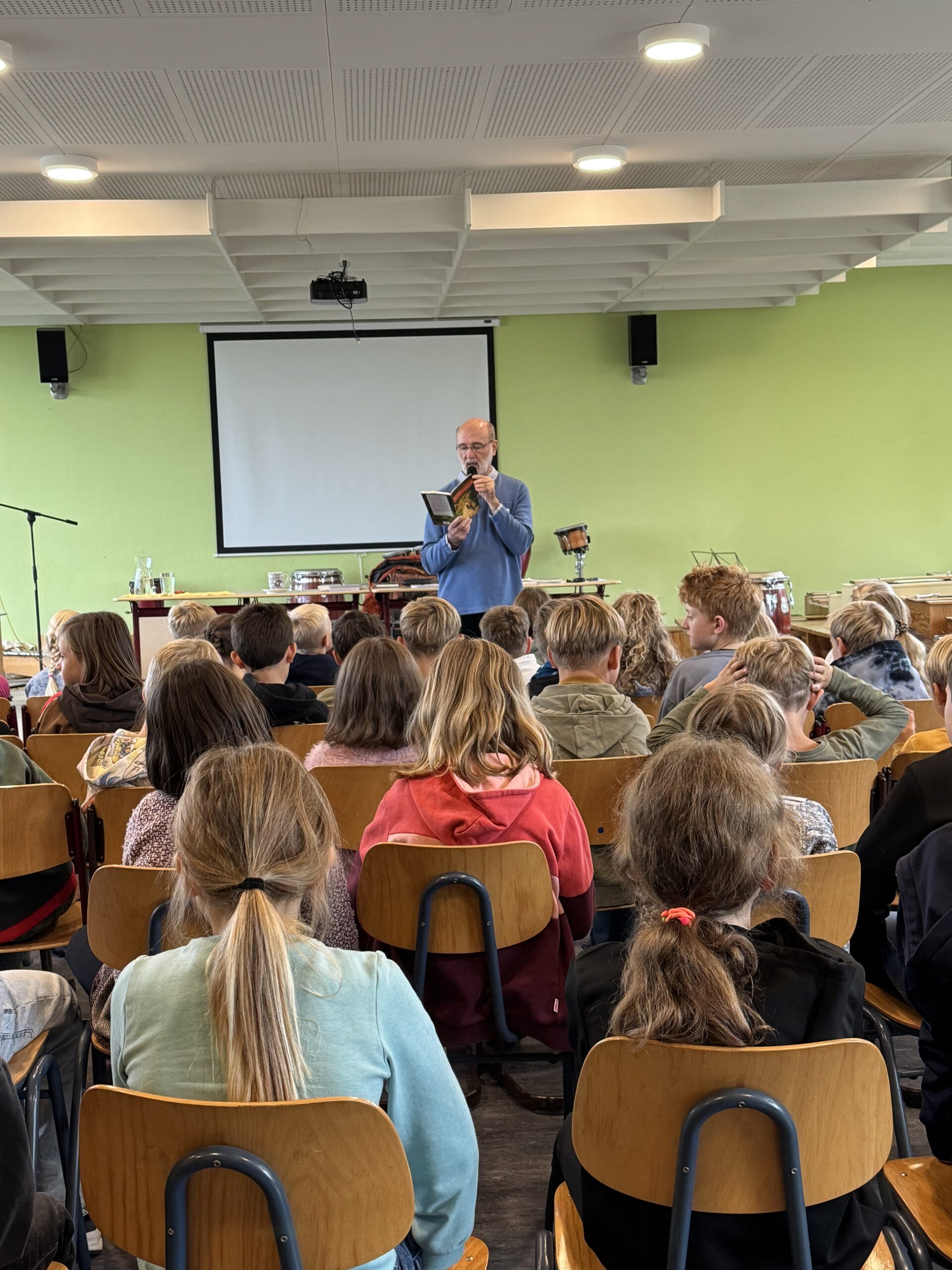 Frederick Tag bei unseren Dritt- und Viertklässlern – Ein spannender Vormittag mit Klaus Schuker Frederick Tag bei unseren Dritt- und Viertklässlern – Ein spannender Vormittag mit Klaus Schuker