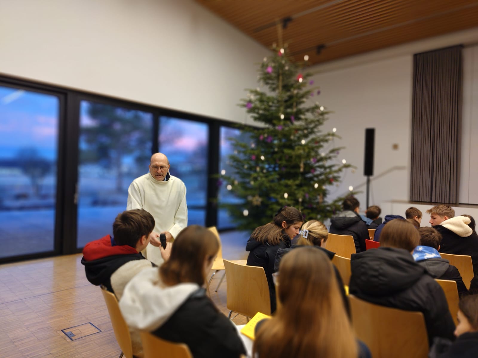Weihnachtsgottesdienst am letzten Schultag Weihnachtsgottesdienst am letzten Schultag