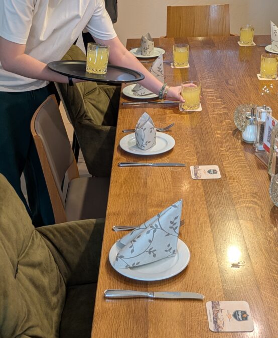 AES-Gruppe der Klasse 9 zu Besuch im Gasthaus Ochsen